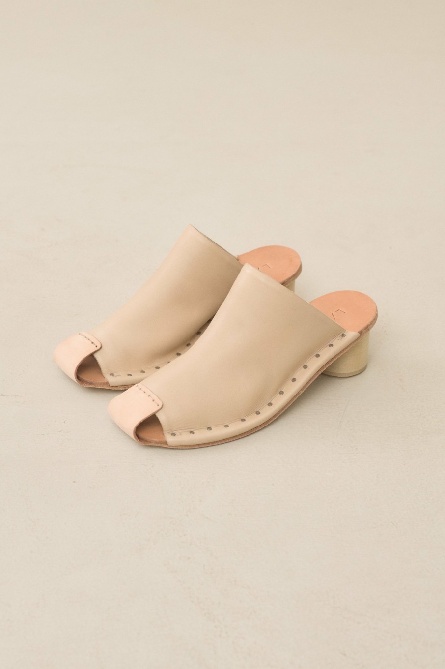 SHOE LAUREN MANOOGIAN | Dowel Pump