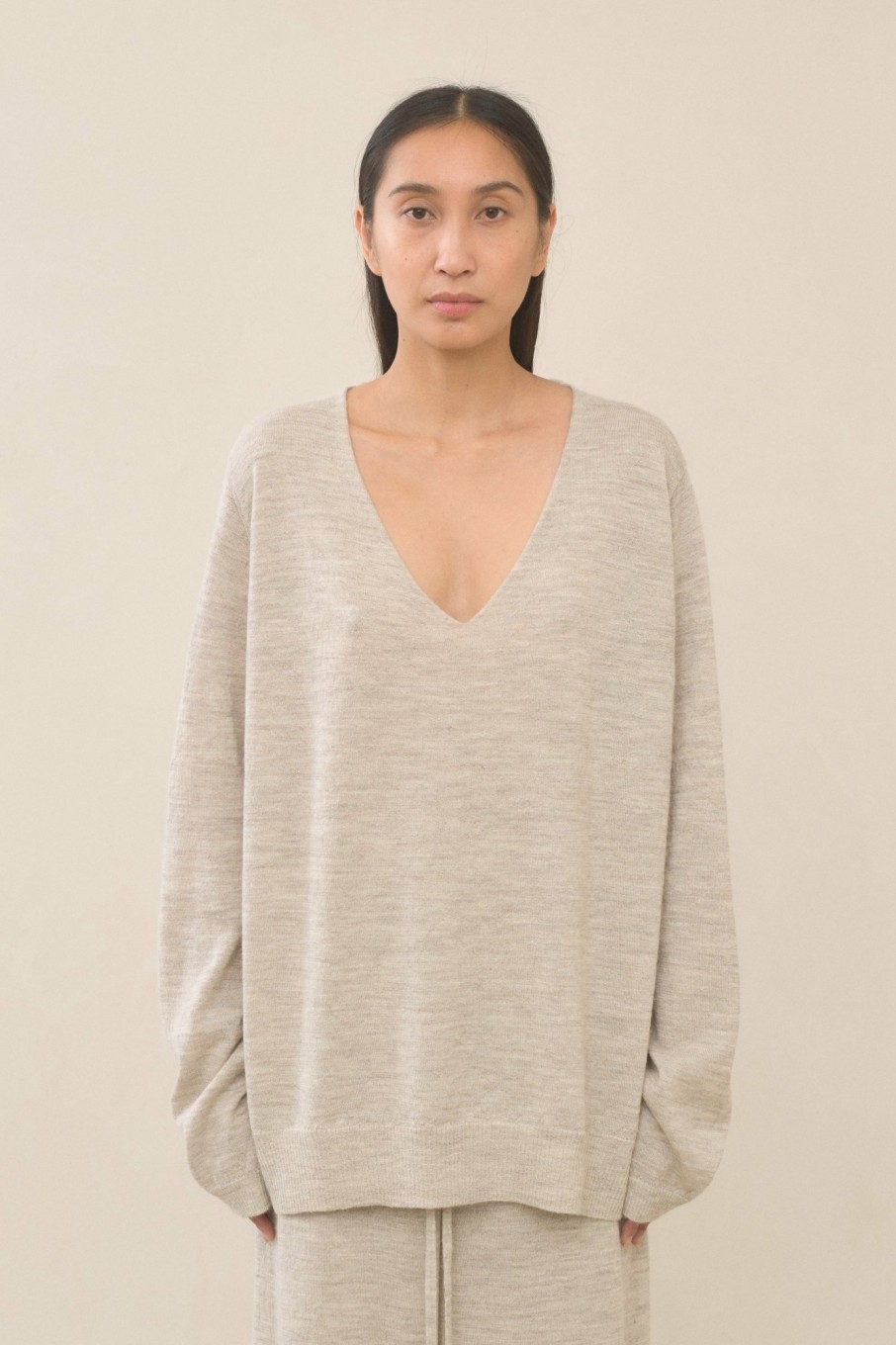 TOP LAUREN MANOOGIAN | Super Fine V Neck