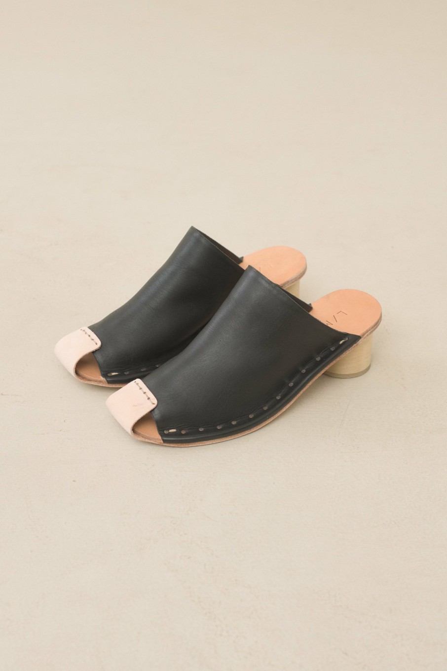 SHOE LAUREN MANOOGIAN | Dowel Pump